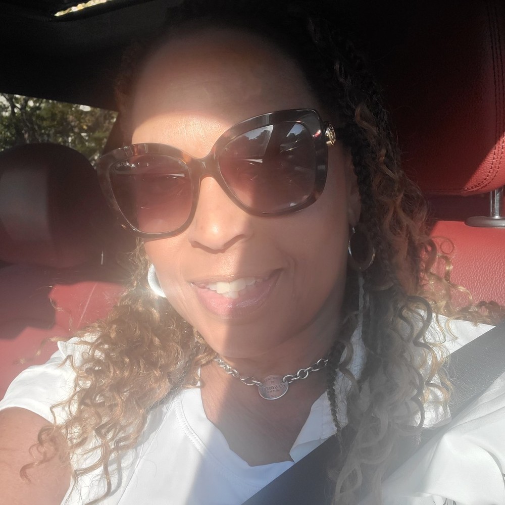 Meet your Posher, Desiree
